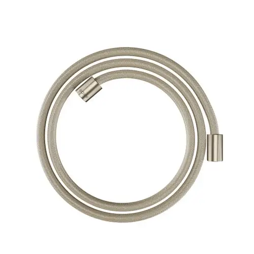 Textilbrauseschlauch mit zylindrischen Muttern in Brushed Nickel. Das Produkt gehört zur AXOR ShowerSolutions Linie und ist spiralförmig gewickelt.